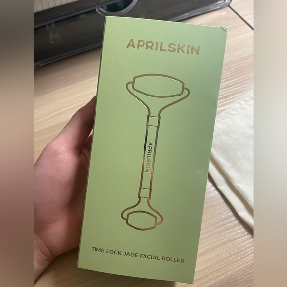 Aprilskin Time Lock Jade Facial Roller - Picture 2 of 3